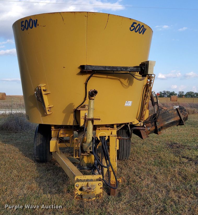 image for item DN6896 2000 TMR 500V  feed grinder/mixer