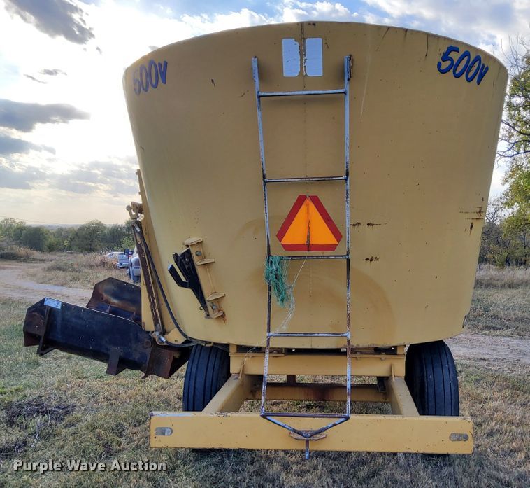 image for item DN6896 2000 TMR 500V  feed grinder/mixer