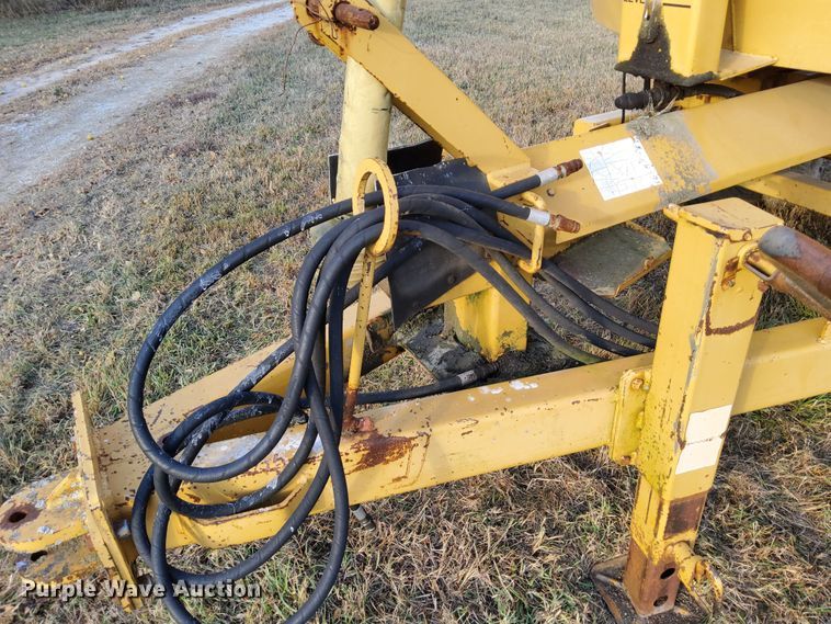 image for item DN6896 2000 TMR 500V  feed grinder/mixer