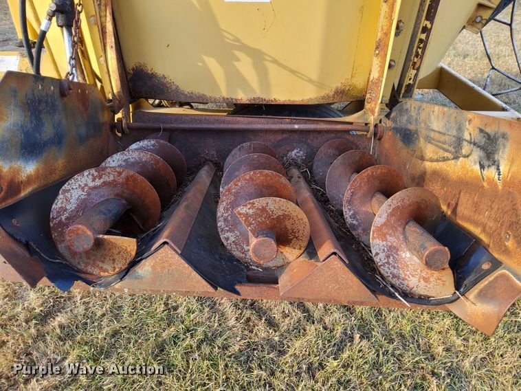 image for item DN6896 2000 TMR 500V  feed grinder/mixer