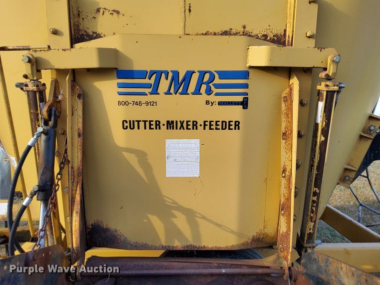 image for item DN6896 2000 TMR 500V  feed grinder/mixer