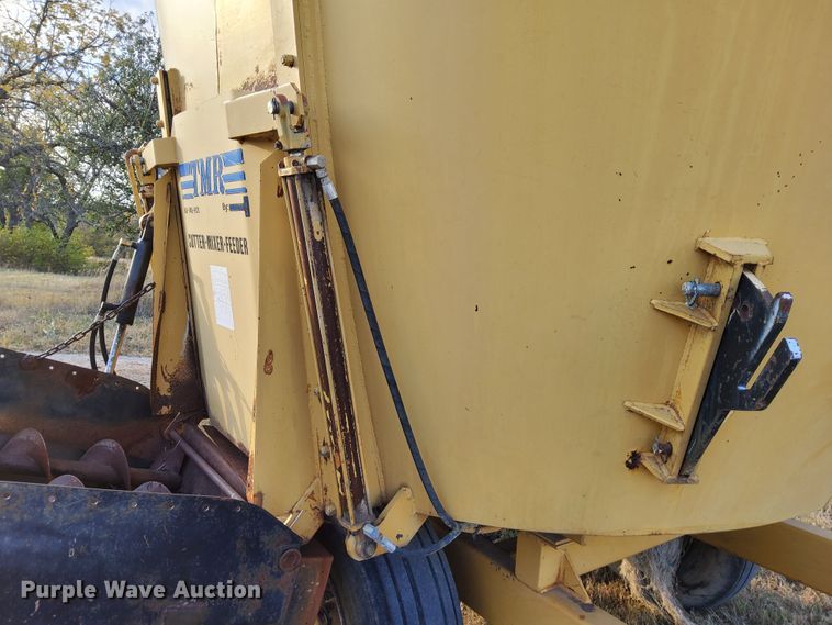 image for item DN6896 2000 TMR 500V  feed grinder/mixer