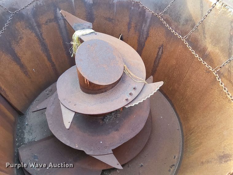 image for item DN6896 2000 TMR 500V  feed grinder/mixer