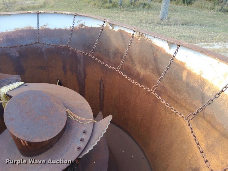 image for item DN6896 2000 TMR 500V  feed grinder/mixer