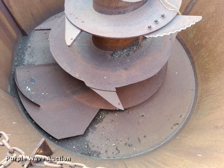 image for item DN6896 2000 TMR 500V  feed grinder/mixer