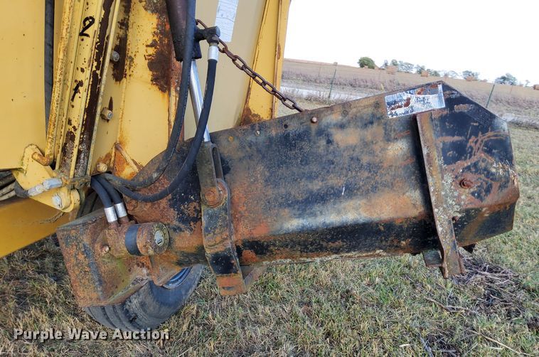 image for item DN6896 2000 TMR 500V  feed grinder/mixer