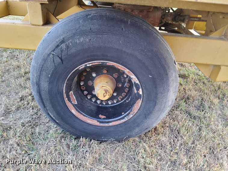 image for item DN6896 2000 TMR 500V  feed grinder/mixer