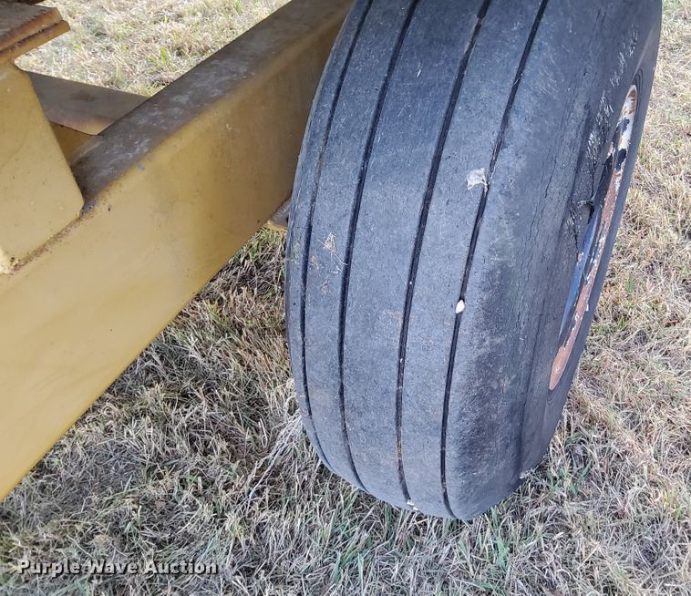 image for item DN6896 2000 TMR 500V  feed grinder/mixer