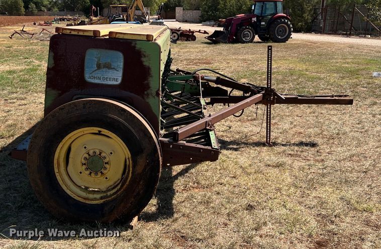 image for item DO8771 John Deere 8300  grain drill