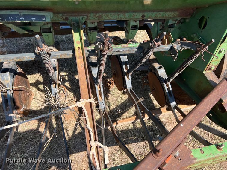 image for item DO8771 John Deere 8300  grain drill