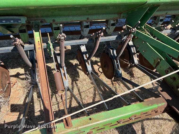 image for item DO8771 John Deere 8300  grain drill