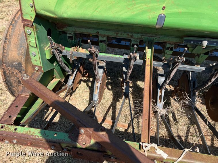 image for item DO8771 John Deere 8300  grain drill