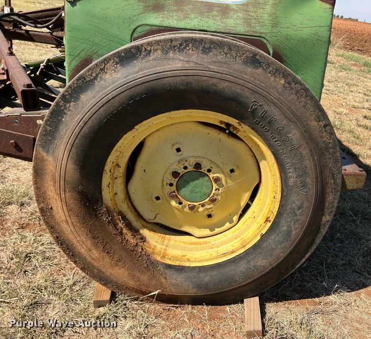 image for item DO8771 John Deere 8300  grain drill