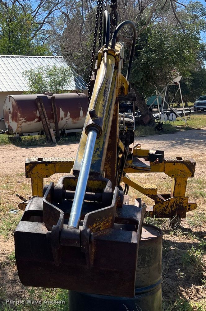 image for item DO8809 Davis 210  backhoe