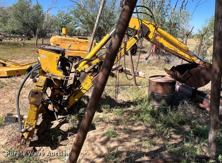image for item DO8809 Davis 210  backhoe