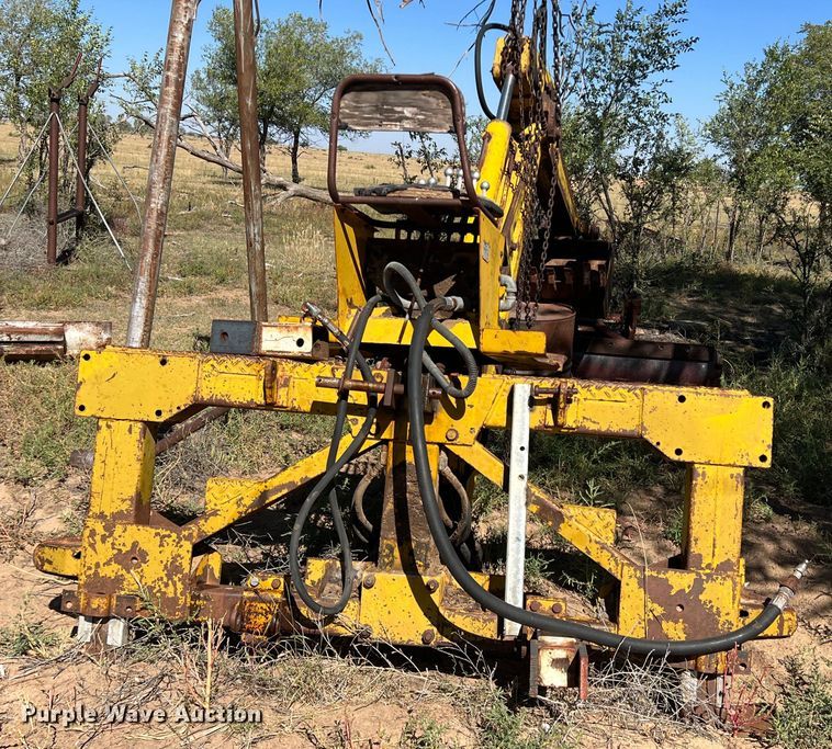 image for item DO8809 Davis 210  backhoe