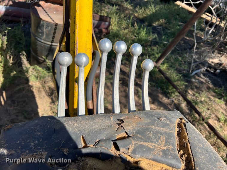 image for item DO8809 Davis 210  backhoe