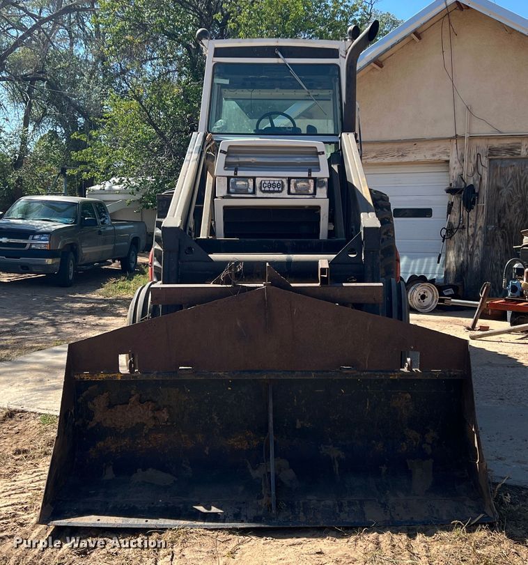 image for item DO8810 1981 Case 2290  tractor