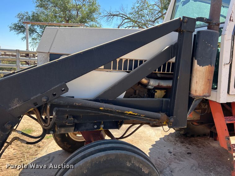 image for item DO8810 1981 Case 2290  tractor