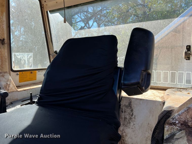 image for item DO8810 1981 Case 2290  tractor