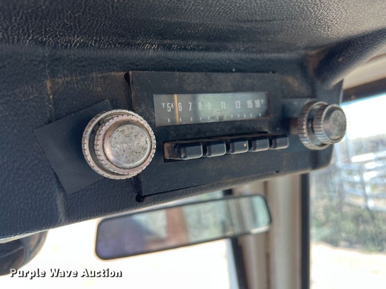 image for item DO8810 1981 Case 2290  tractor