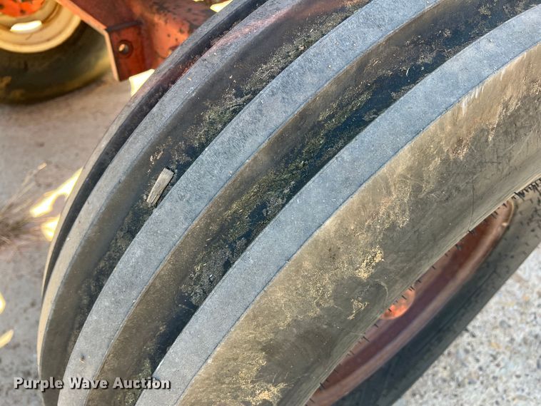 image for item DO8810 1981 Case 2290  tractor