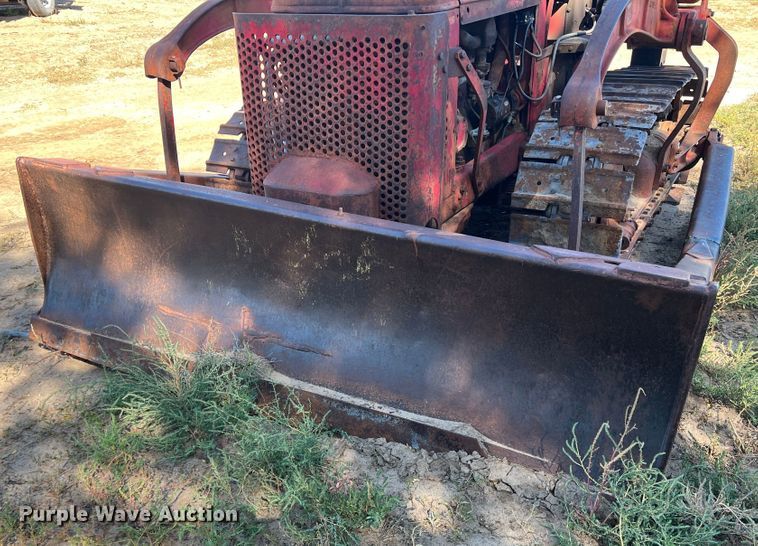 image for item DO8813 International T9  dozer