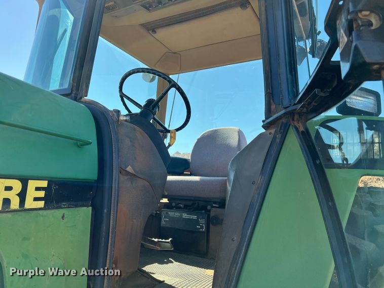 image for item DO8820 1993 John Deere 4960  MFWD tractor