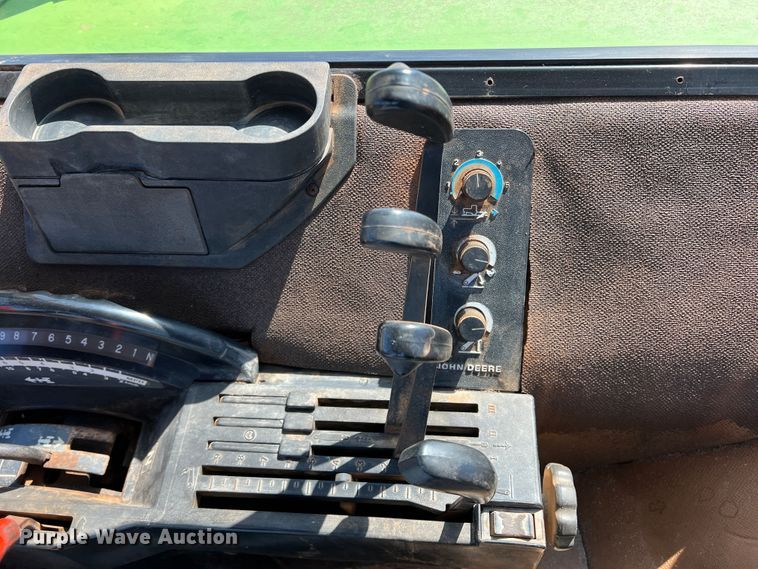 image for item DO8820 1993 John Deere 4960  MFWD tractor