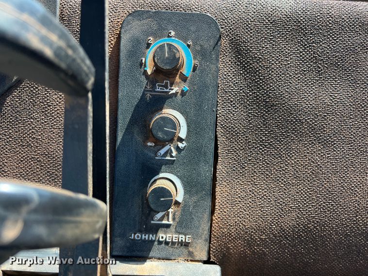 image for item DO8820 1993 John Deere 4960  MFWD tractor