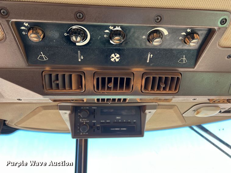 image for item DO8820 1993 John Deere 4960  MFWD tractor