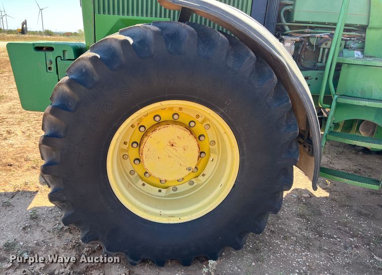 image for item DO8820 1993 John Deere 4960  MFWD tractor