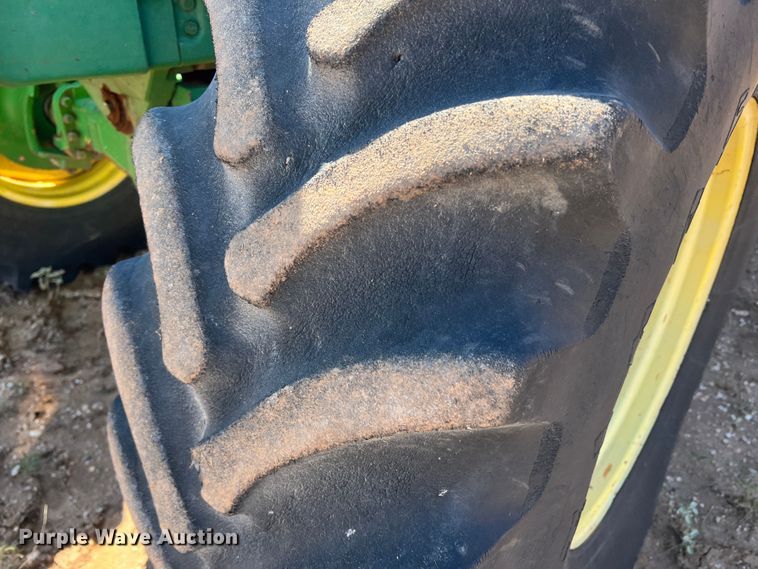 image for item DO8820 1993 John Deere 4960  MFWD tractor