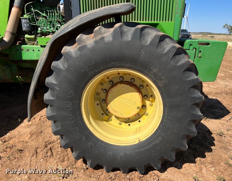 image for item DO8820 1993 John Deere 4960  MFWD tractor