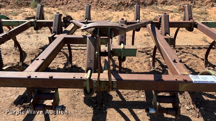 image for item DO8822 John Deere E1610  chisel