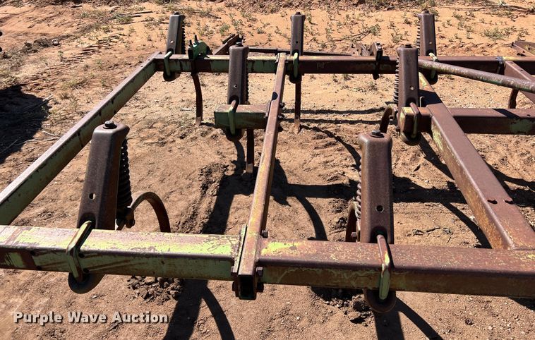 image for item DO8822 John Deere E1610  chisel