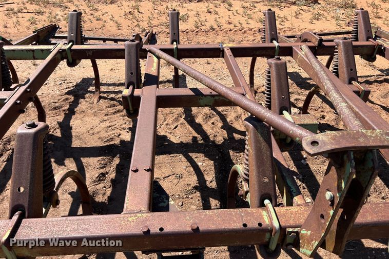 image for item DO8822 John Deere E1610  chisel