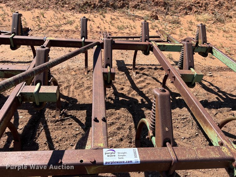 image for item DO8822 John Deere E1610  chisel