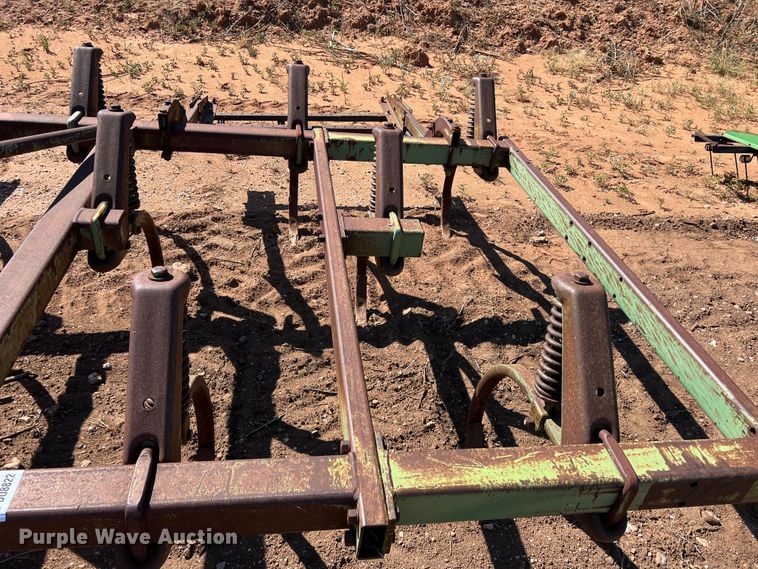 image for item DO8822 John Deere E1610  chisel