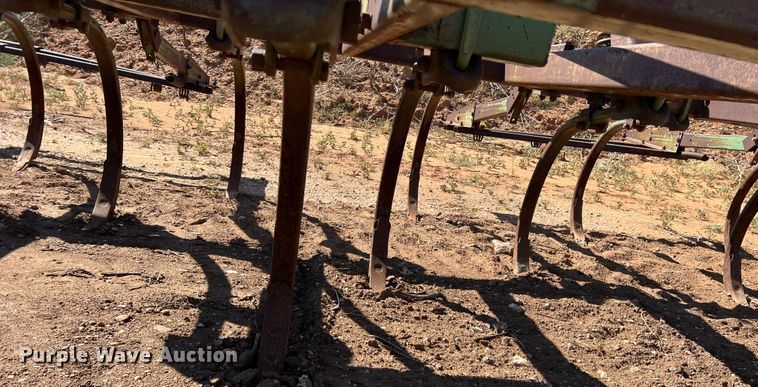 image for item DO8822 John Deere E1610  chisel