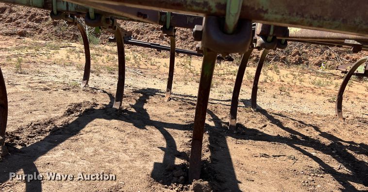 image for item DO8822 John Deere E1610  chisel