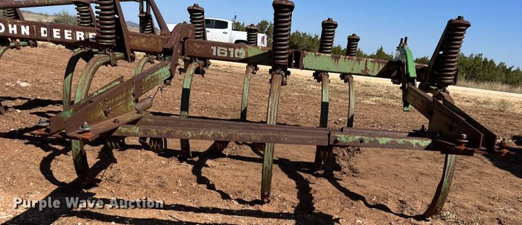 image for item DO8822 John Deere E1610  chisel