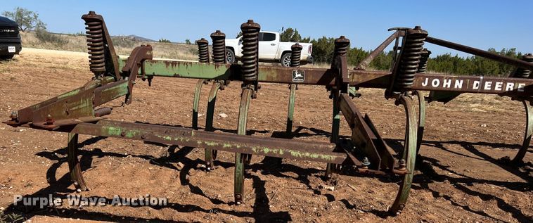 image for item DO8822 John Deere E1610  chisel