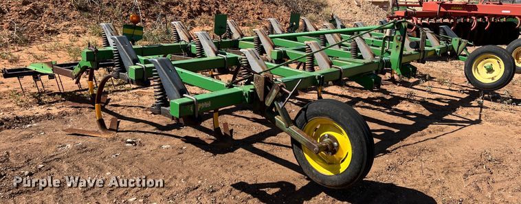 image for item DO8823 John Deere 610X  chisel