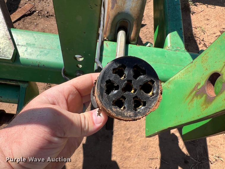 image for item DO8823 John Deere 610X  chisel