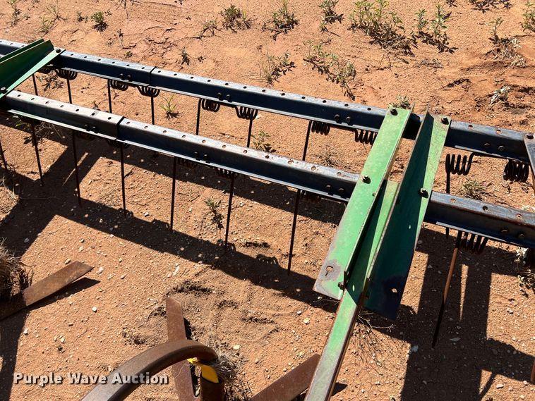 image for item DO8823 John Deere 610X  chisel