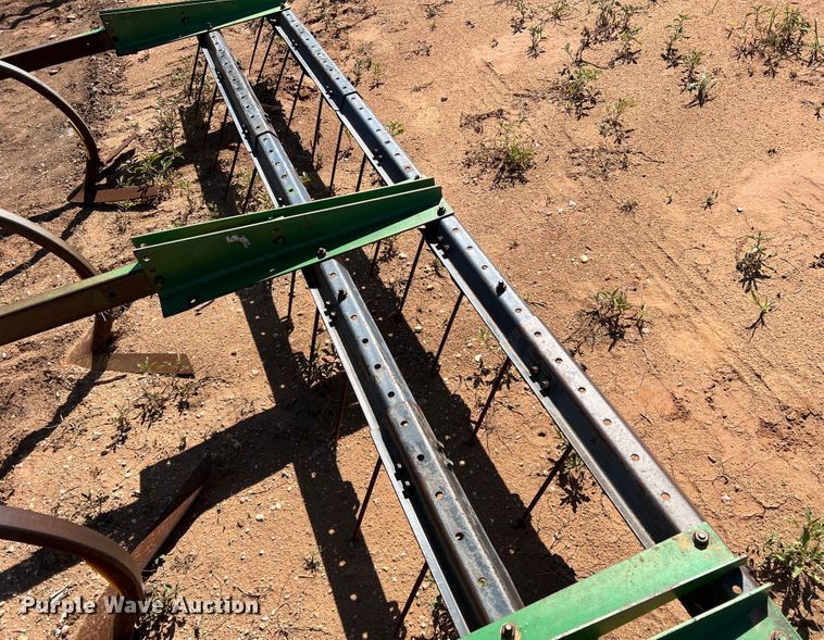 image for item DO8823 John Deere 610X  chisel