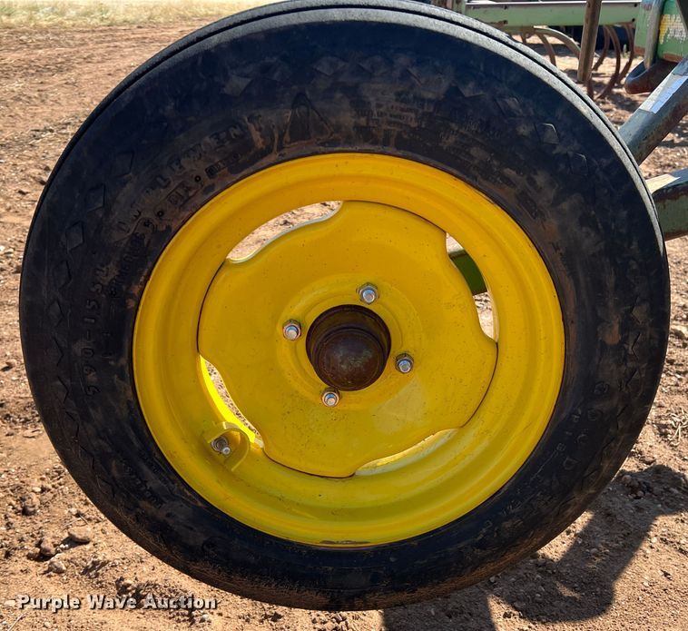 image for item DO8823 John Deere 610X  chisel