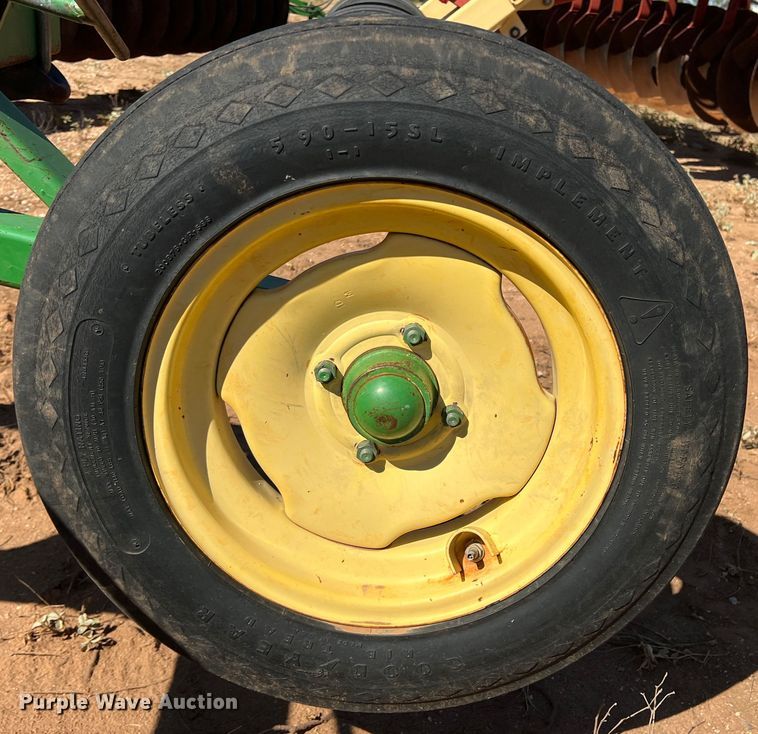 image for item DO8823 John Deere 610X  chisel