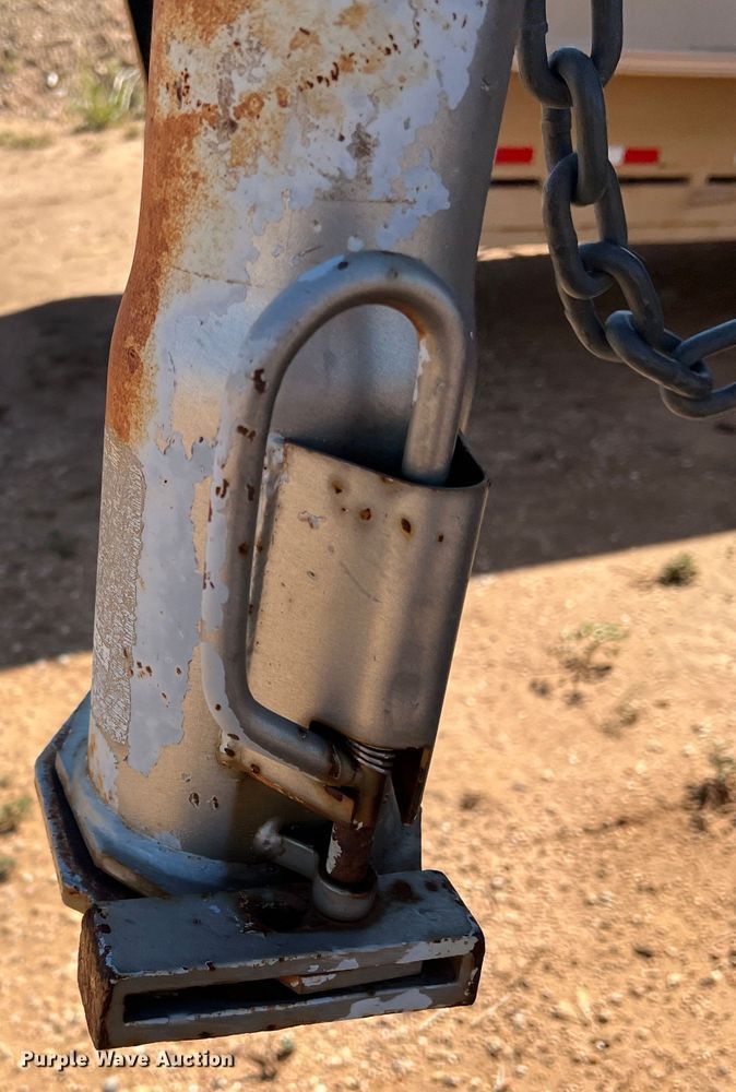 image for item DO8828 2009 CM  livestock trailer